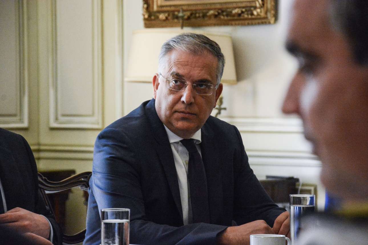 Θεοδωρικάκος: Προσέλαβαν προεκλογικά 9.000 συμβασιούχους παραπάνω!