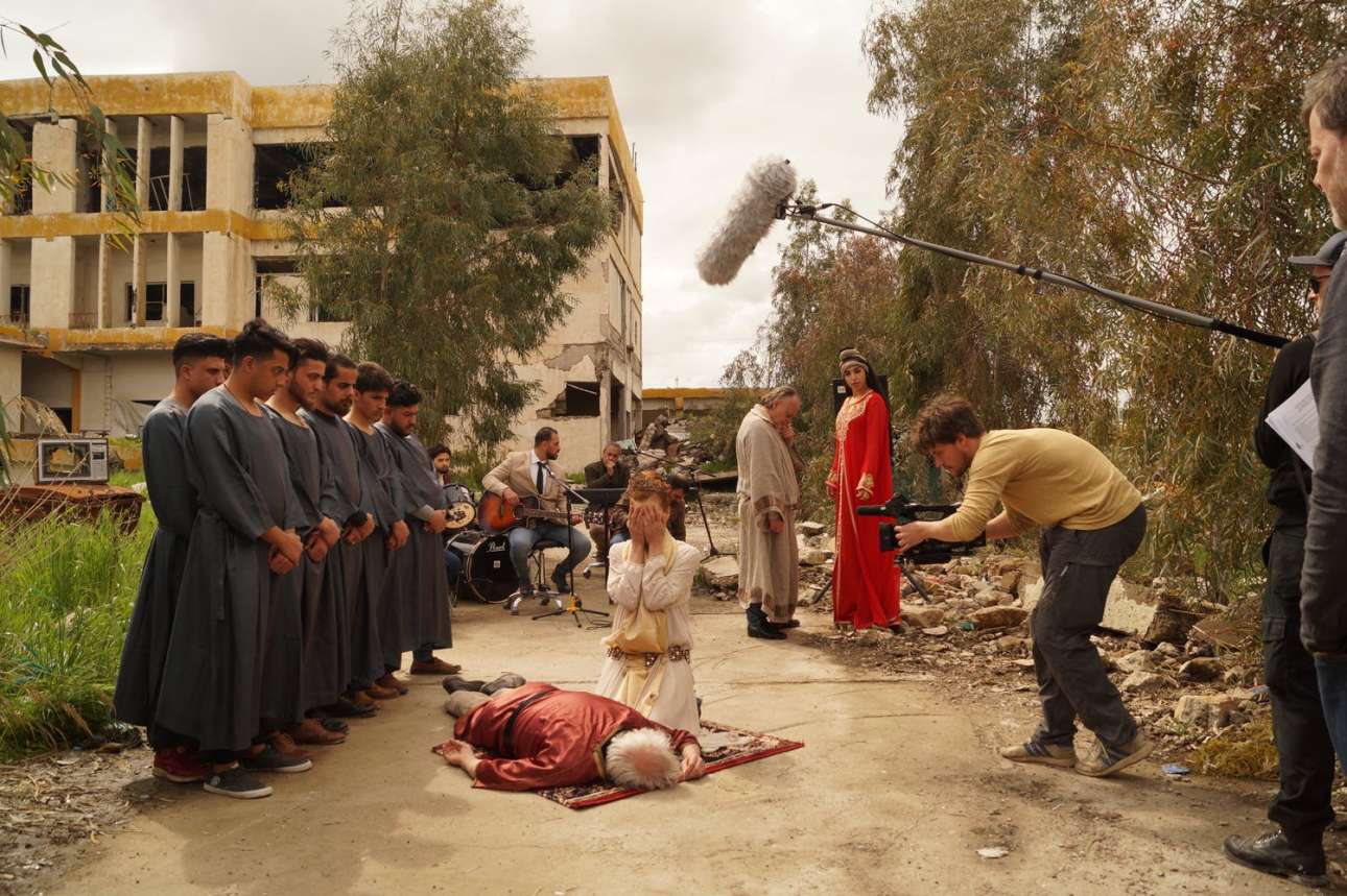 Παίζοντας «Ορέστεια» μέσα στα ερείπια της Μοσούλης