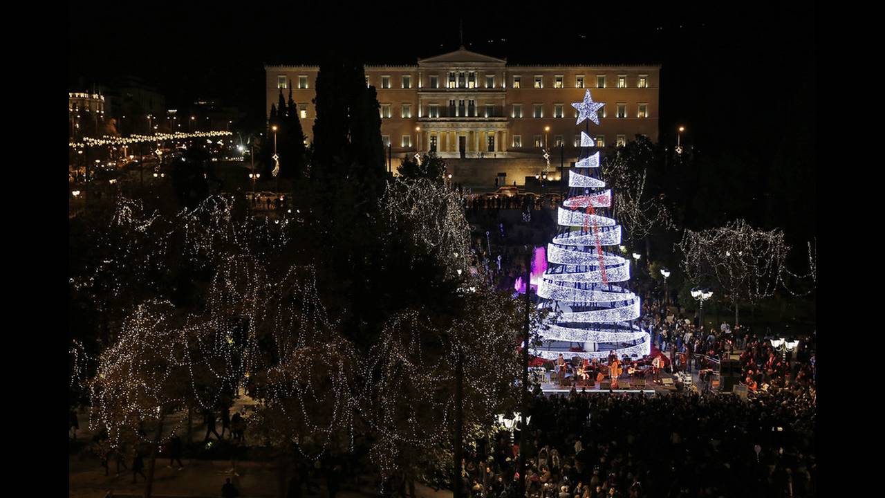 «Υιοθέτησε» τα Χριστούγεννα της Αθήνας