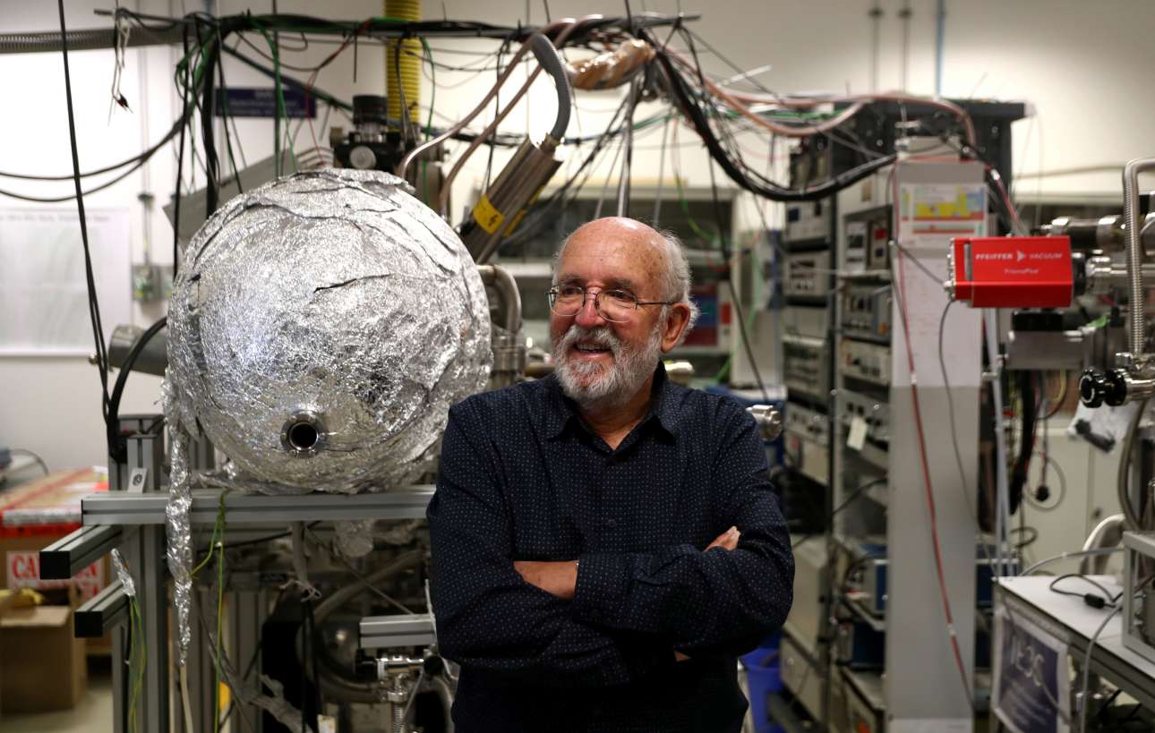 «Είμαστε παγιδευμένοι στην Γη» λέει ο έτερος φετινός νομπελίστας Φυσικής