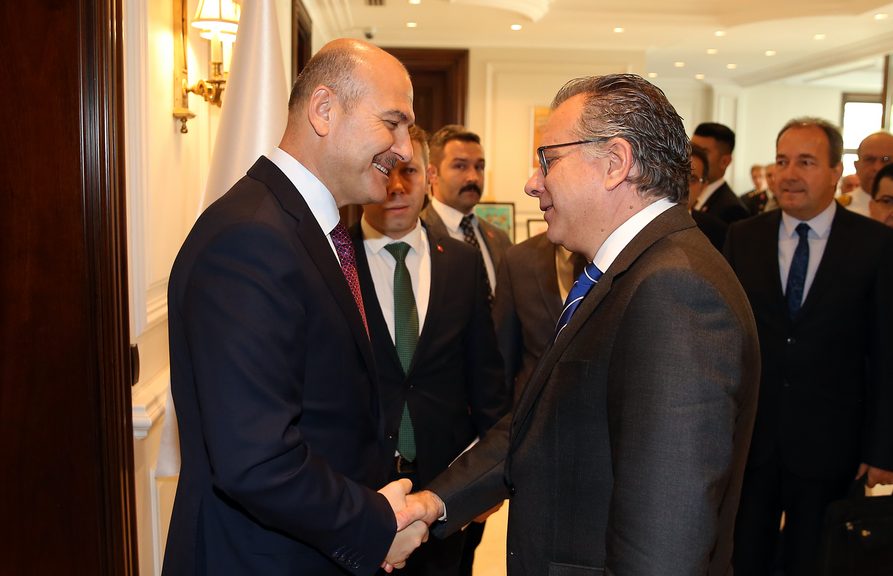 Δίαυλο επικοινωνίας ανοίγουν Αθήνα και Αγκυρα για το Προσφυγικό