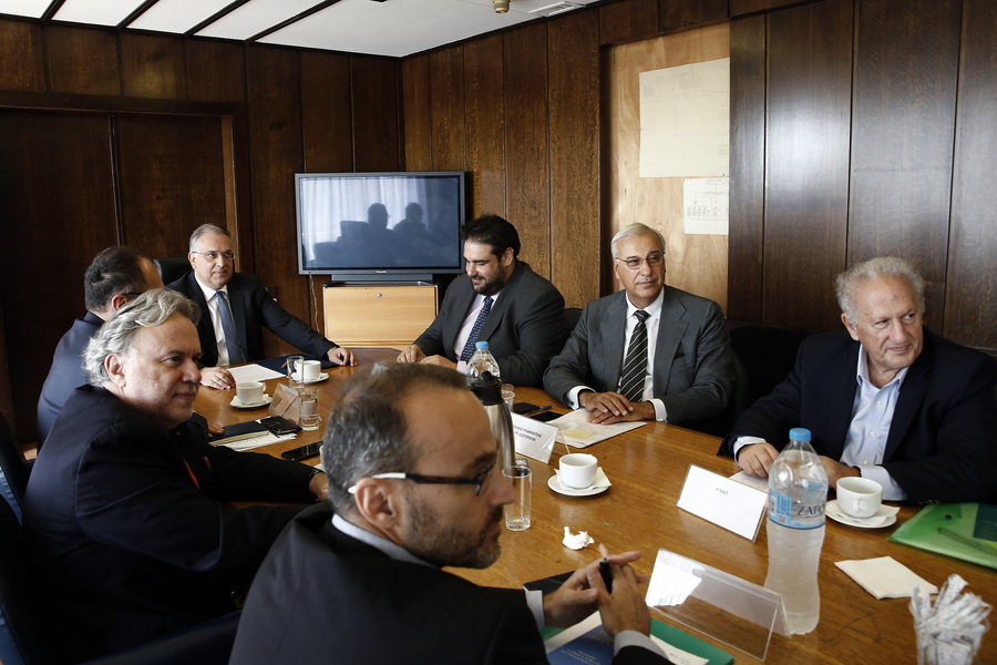 Αλλαγή πλεύσης του ΣΥΡΙΖΑ για τη ψήφο των αποδήμων, τροποποιήσεις από τον Θεοδωρικάκο