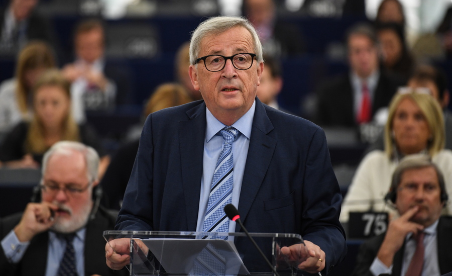 Ο Γιούνκερ κάνει τον απολογισμό του: Επιτυχία ότι κρατήσαμε την Ελλάδα στο ευρώ