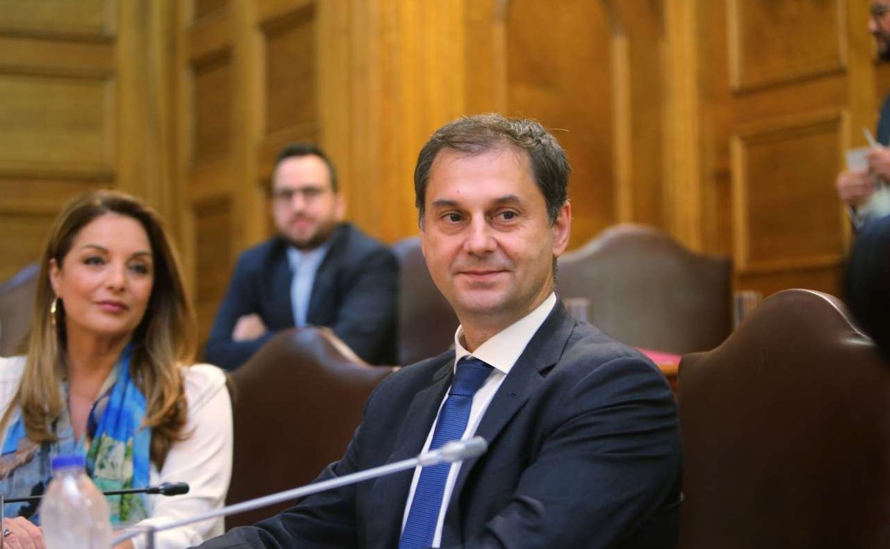 Ευθύνες στον ΣΥΡΙΖΑ για την Thomas Cook επέρριψε ο Θεοχάρης