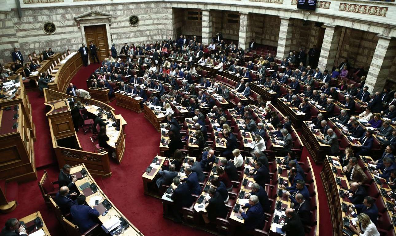 Βουλή: Πέρασε με 165 «ναι» από ΝΔ και Βελόπουλο το αναπτυξιακό νομοσχέδιο