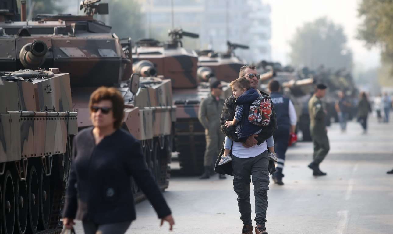 Κλειστοί δρόμοι για τις παρελάσεις σε Θεσσαλονίκη – Αθήνα