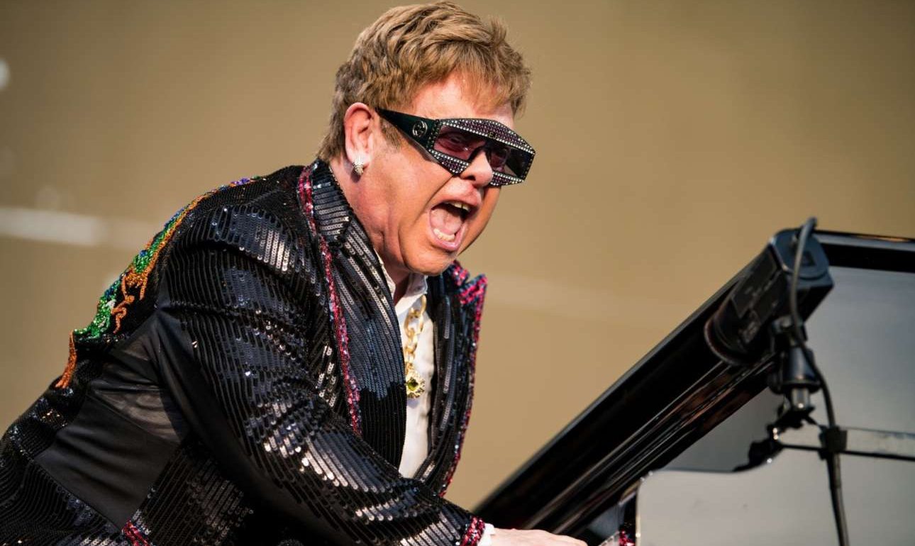 «Εγώ, ο Ελτον»: η δεσποτική μητέρα, η Νταϊάνα και η ημέρα που παραλίγο να πεθάνει