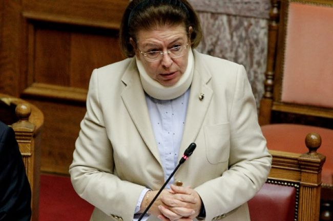 Τροχαίο για τη Λίνα Μενδώνη – Με κολάρο στη Βουλή