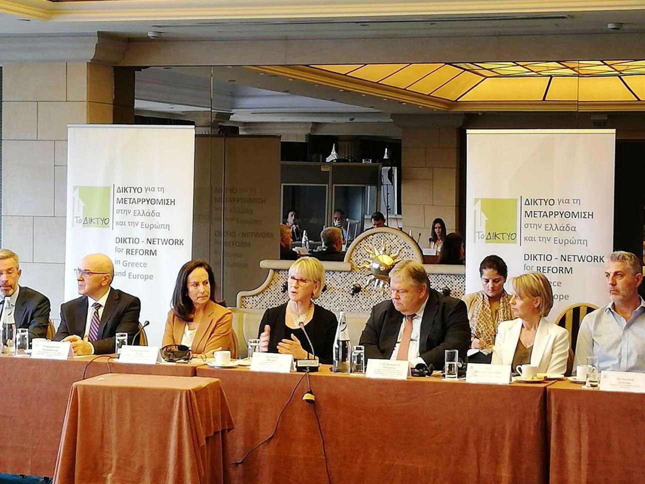 ΔΙΚΤΥΟ: «πρόγευμα εργασίας» με τη Μάργκοτ Βάλστρομ 