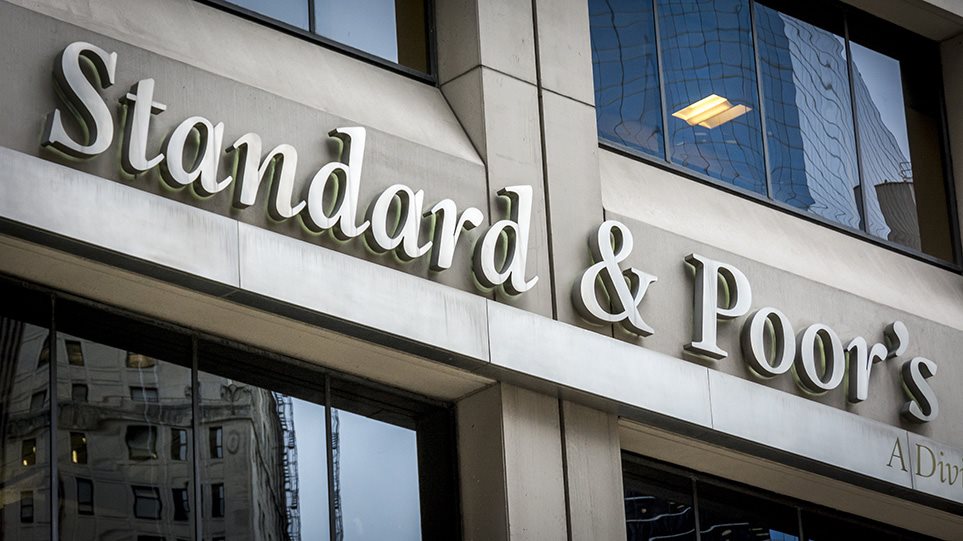 Standard & Poor’s: Αναβάθμιση-έκπληξη της Ελλάδας με θετικές προοπτικές