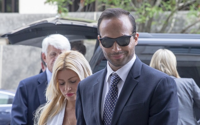 ΗΠΑ: ο Παπαδόπουλος φλερτάρει με την έδρα της Χιλ