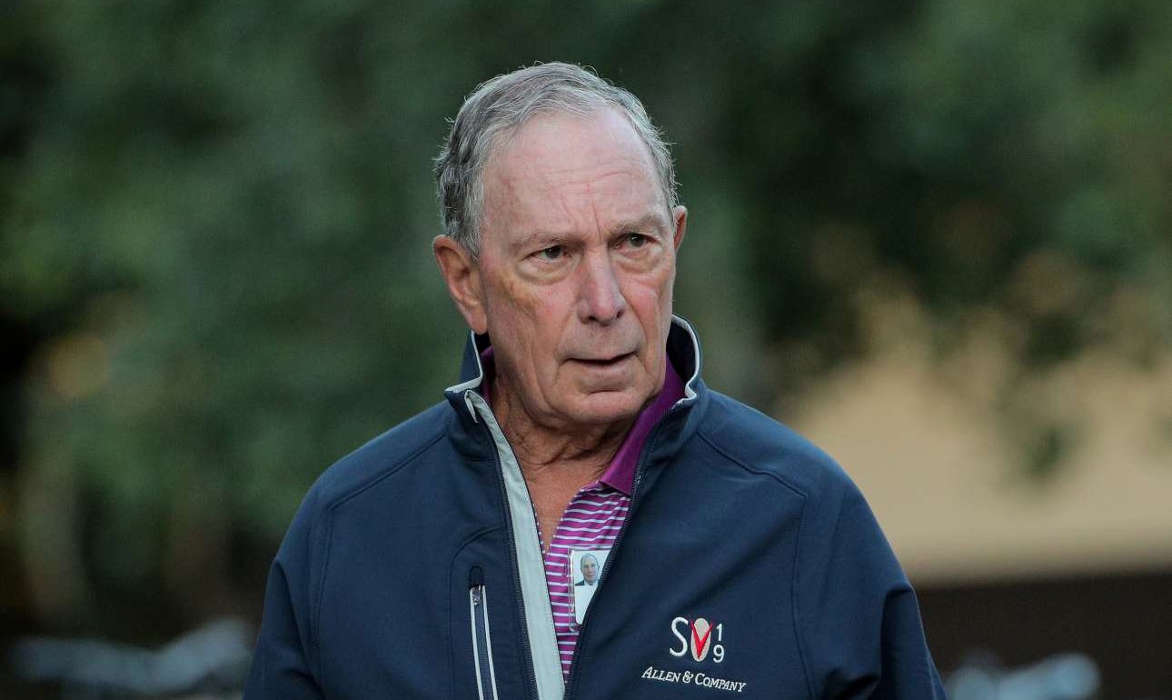 Ο Μπλούμπεργκ σκέφτεται (ξανά) να είναι υποψήφιος για το χρίσμα των Δημοκρατικών