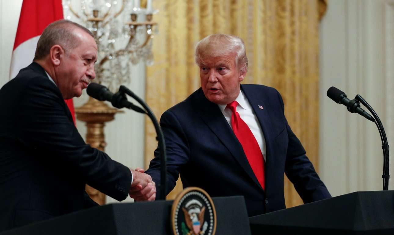 Ανάλυση: Γιατί ο Τραμπ καλοπιάνει τύπους σαν τον Ερντογάν;