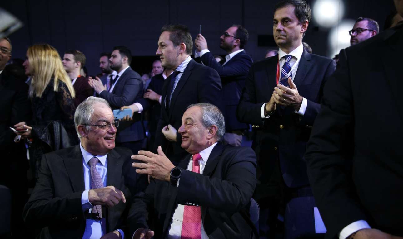 «Τον είδες τον Δένδια;» – «Ασ’ τον Δένδια και κάτσε, θα σου πάρουν τη θέση»