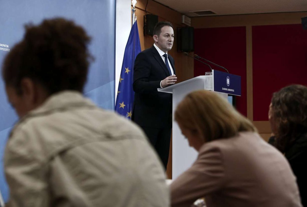 Πέτσας: «Εντολή Μητσοτάκη η δίκαιη κατανομή των μεταναστών» – πώς θα γίνει