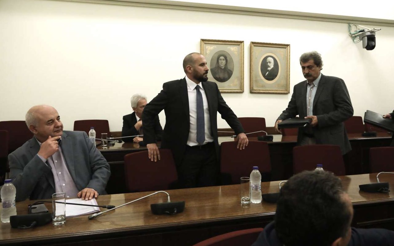 Μπαϊράκι Πολάκη – Τζανακόπουλου στην Προανακριτική: αρνήθηκαν να φύγουν και οδήγησαν σε αναβολή