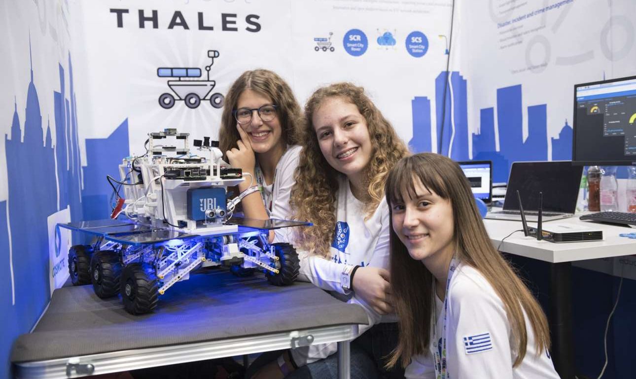 Οι έλληνες μαθητές στέφθηκαν ολυμπιονίκες της ρομποτικής