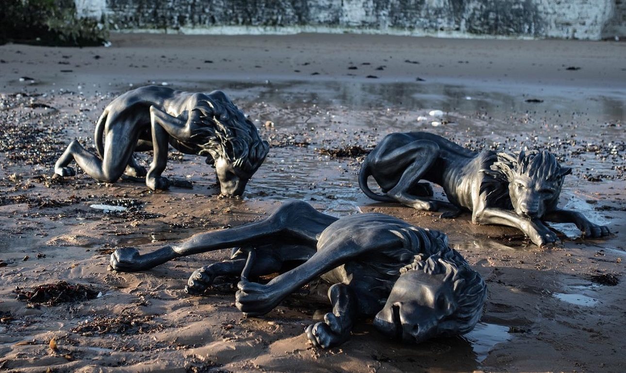 Τρία λιοντάρια που παραπαίουν: ένα γλυπτό – SOS για την εποχή του Brexit