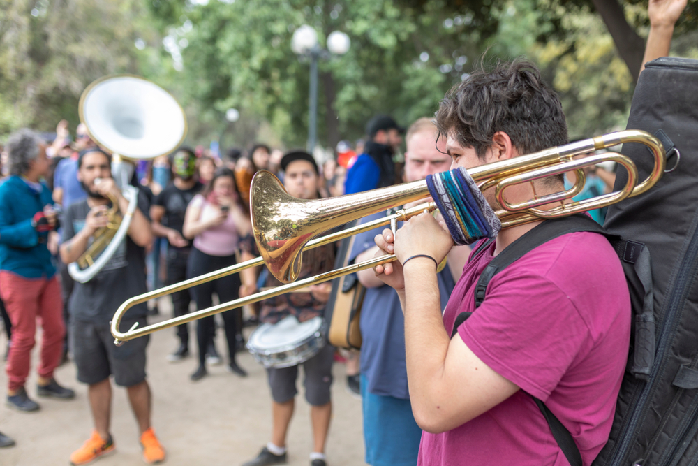 «Bella Ciao», ο «παγκόσμιος ύμνος» των απανταχού διαδηλωτών