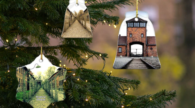 Η Amazon απέσυρε άρον-άρον χριστουγεννιάτικα στολίδια με εικόνες από το Αουσβιτς