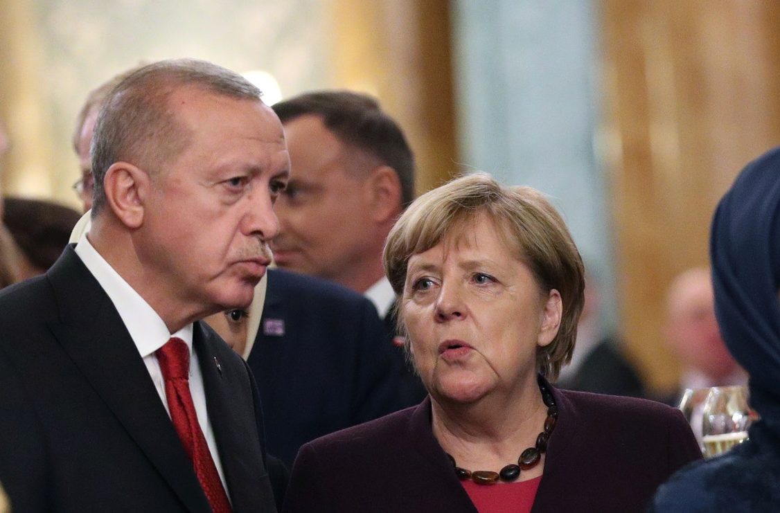 Η Μέρκελ σπεύδει στον Ερντογάν για Μεταναστευτικό και Λιβύη