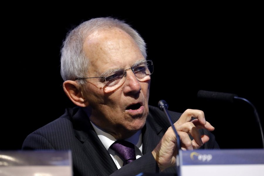 Σόιμπλε προς (πρώην) Ανατολικογερμανούς: Μην παίζετε άλλο τα θύματα