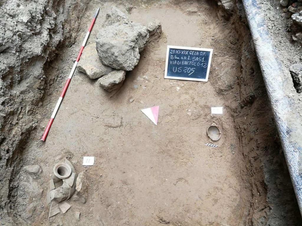 Αποτέλεσμα εικόνας για Στο φως αρχαία ελληνική νεκρόπολη στην Σικελία