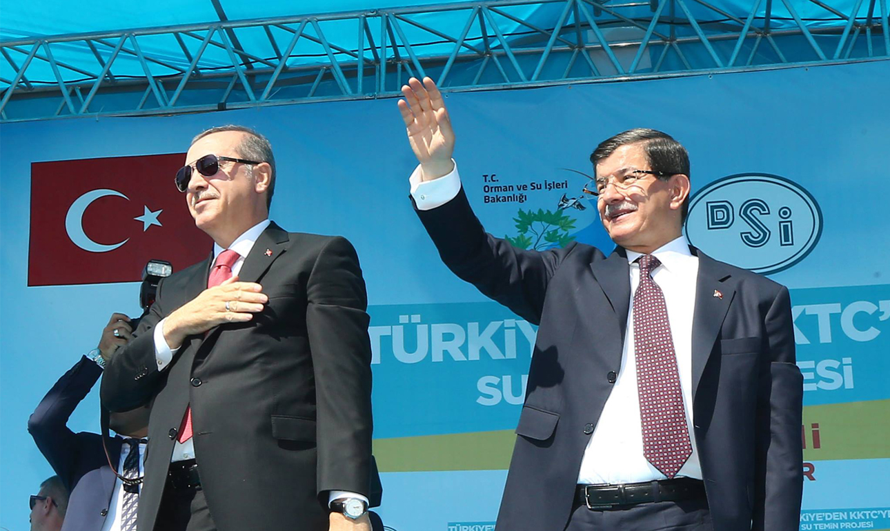 Νταβούτογλου και Μπαμπατζάν, δύο μπελάδες για τον Ερντογάν