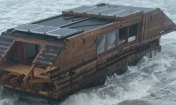 Πώς έφτασε αυτή η ξύλινη σχεδία στην Ιρλανδία;