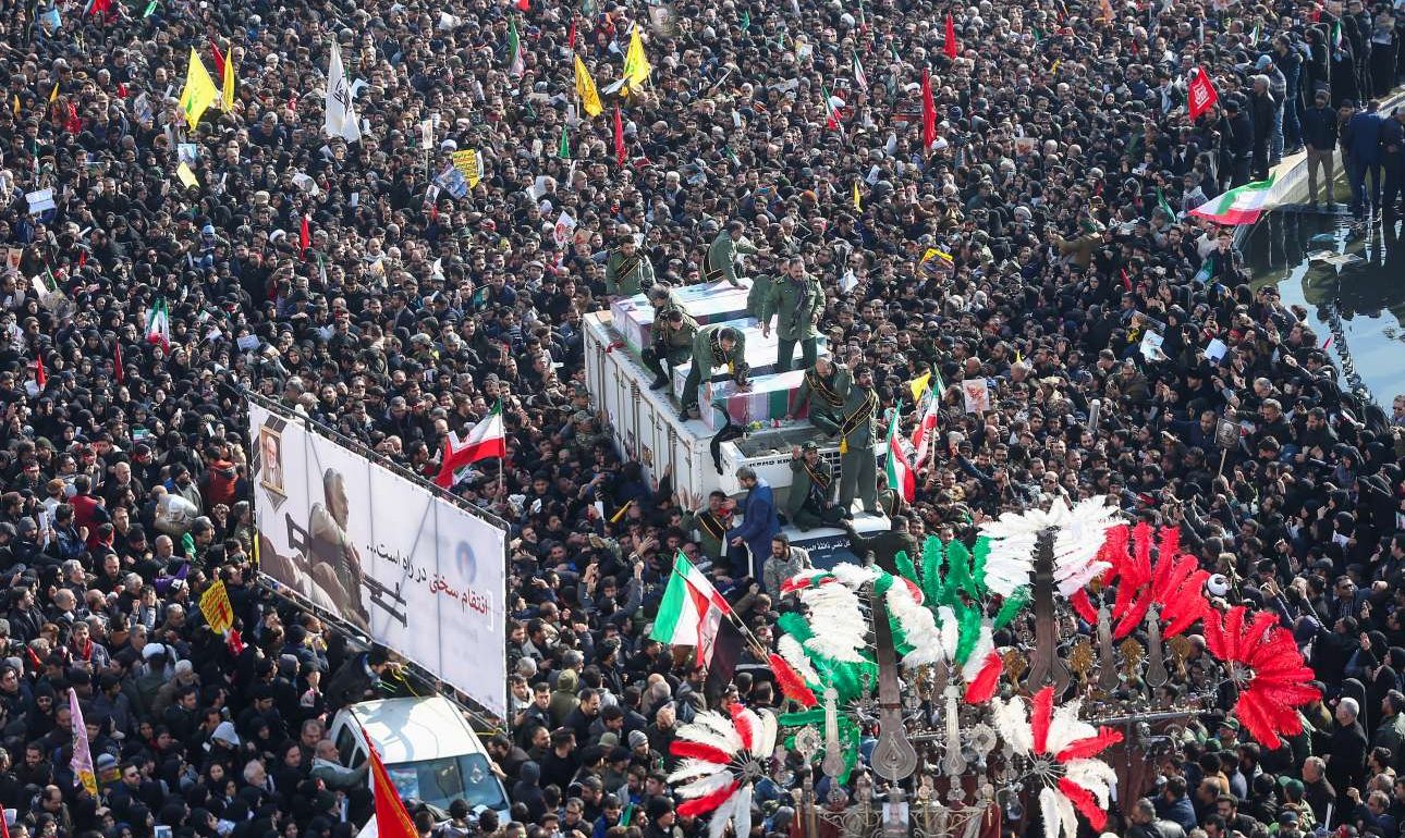 Τεχεράνη: Εκατοντάδες χιλιάδες κόσμου στην κηδεία του Κασέμ Σουλεϊμανί