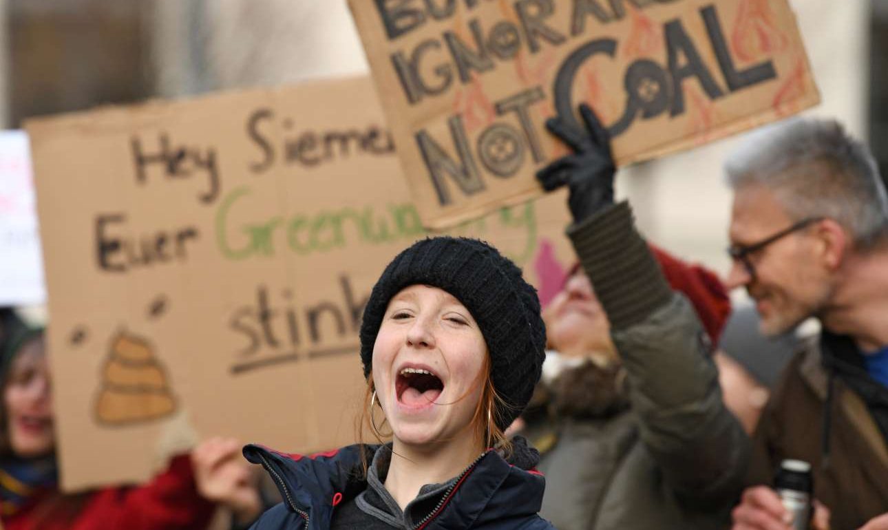 Η Γκρέτα και οι «Παρασκευές για το Κλίμα» τα έβαλαν με τη Siemens