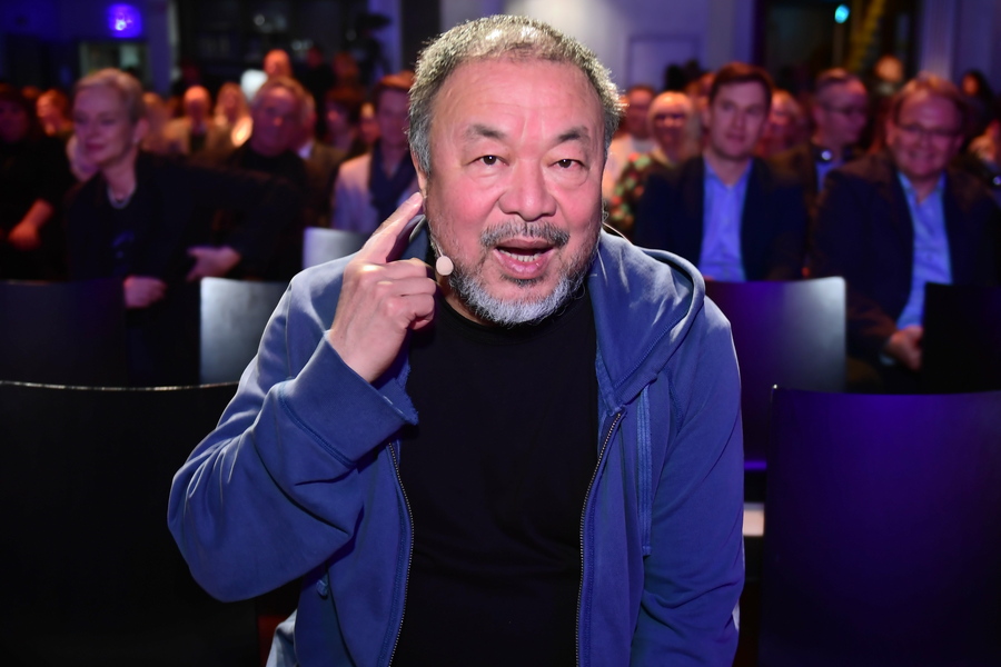 Αϊ Γουέγουεϊ: Ο ναζισμός ζει και βασιλεύει στη Γερμανία