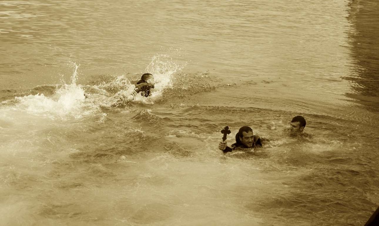 Τα Φώτα στο παλιό λιμανάκι και το ράντισμα του γαϊδάρου