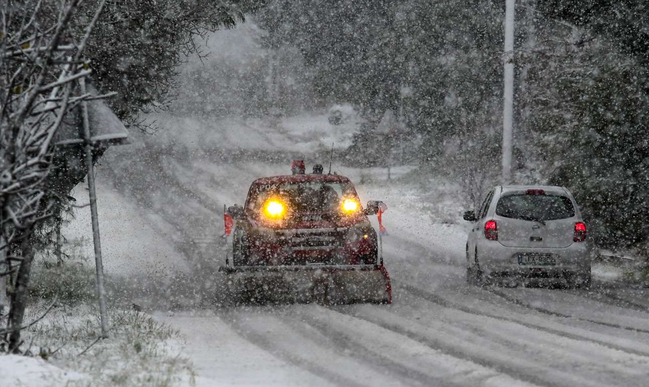 Ηφαιστίωνας: Θύελλα 10 μποφόρ στο Αιγαίο – πού χιονίζει στην Αττική