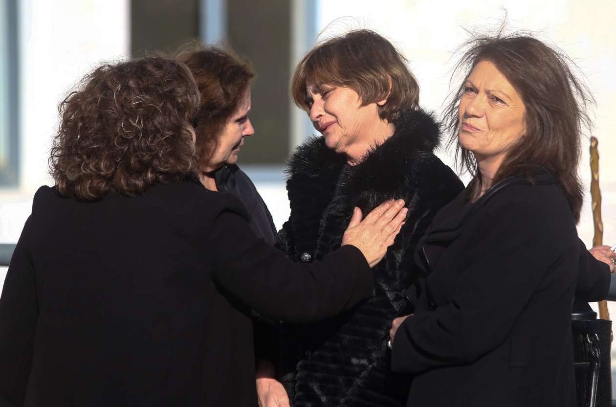 «Δολοφόνοι, εγώ θα σας πάρω τη ζωή» – ξέσπασε η μάνα της Ελένης Τοπαλούδη στο δικαστήριο