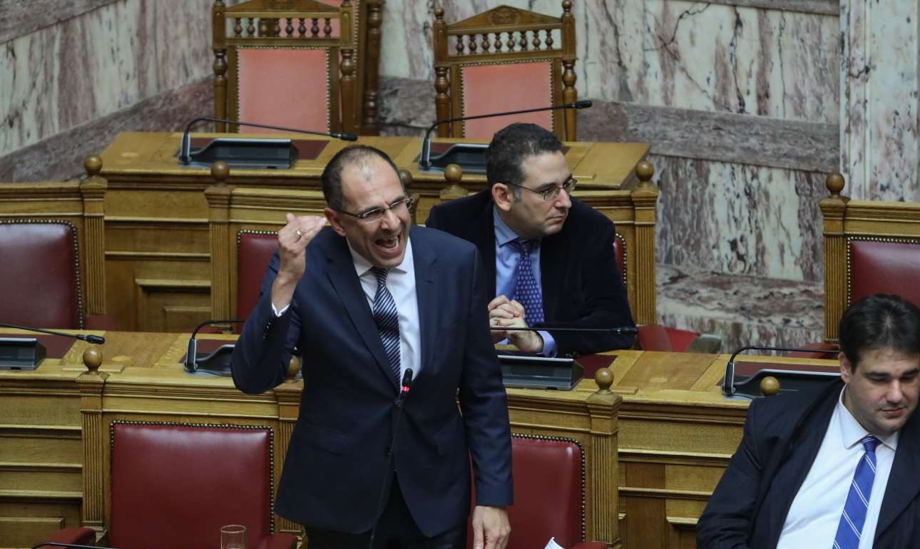 Καβγάς στη Βουλή για τη φράση του Γεραπετρίτη ότι η απλή αναλογική έφερε τον… Χίτλερ
