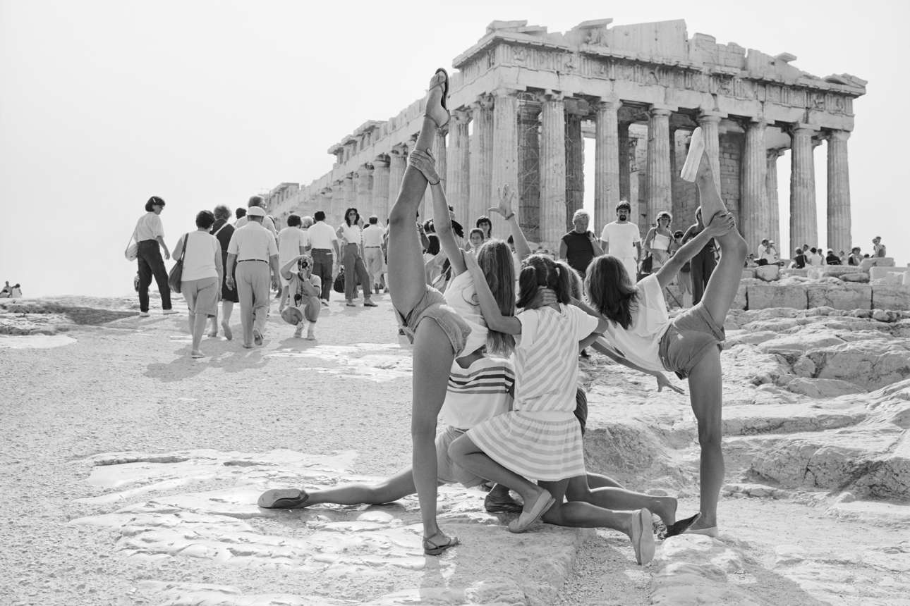 «Τράβηξα τις φωτογραφίες της Ακρόπολης τα καλοκαίρια του 1983 και 1984, κάτω από πολύ έντονη ζέστη και εκτυφλωτικό φως» θυμάται ο φωτογράφος