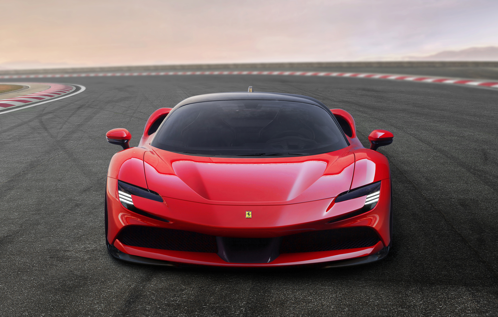 Η Ferrari SF90 Stradale και οι τυχοδιώκτες