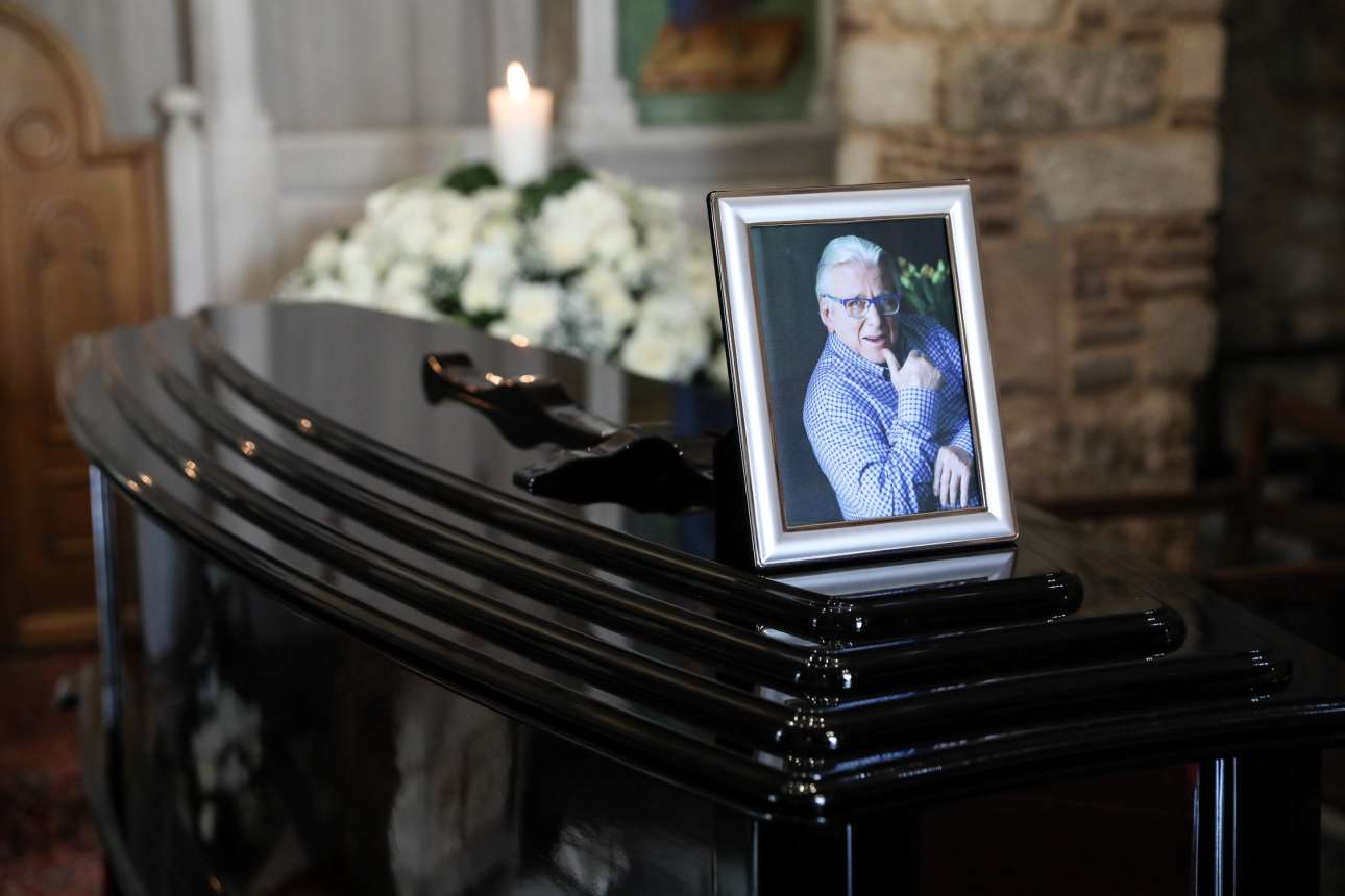 Τελευταίο αντίο στον Κώστα Βουτσά [εικόνες]