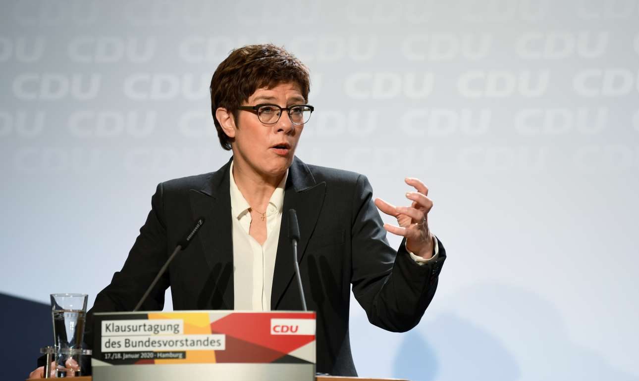 Σε περιδίνηση το CDU: Αποχωρεί από την αρχηγία η Ανεγκρετ Κραμπ-Καρενμπάουερ