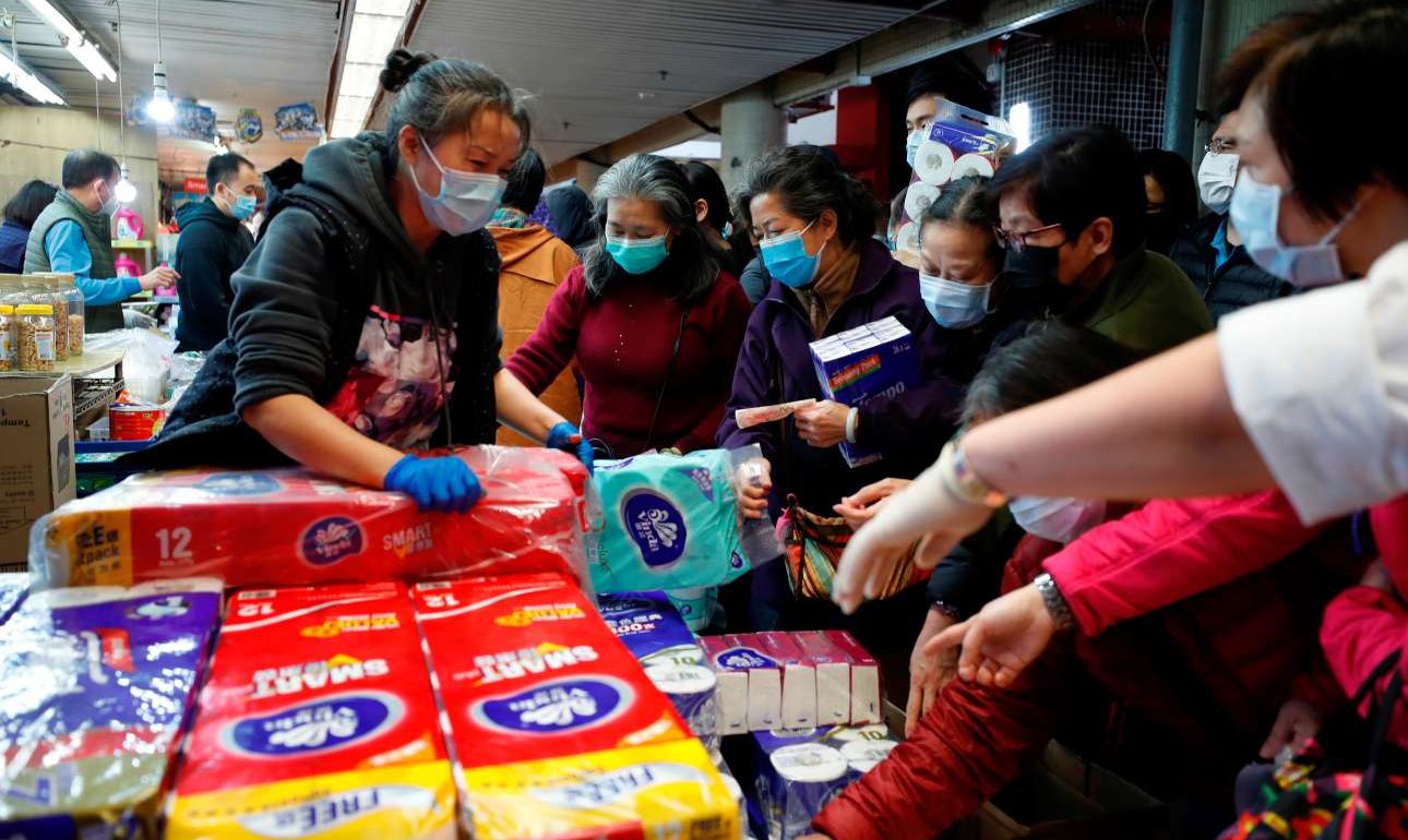 Πανικός στο Χονγκ Κονγκ για τον κορονοϊό: Ληστές άρπαξαν 600 χαρτιά υγείας!