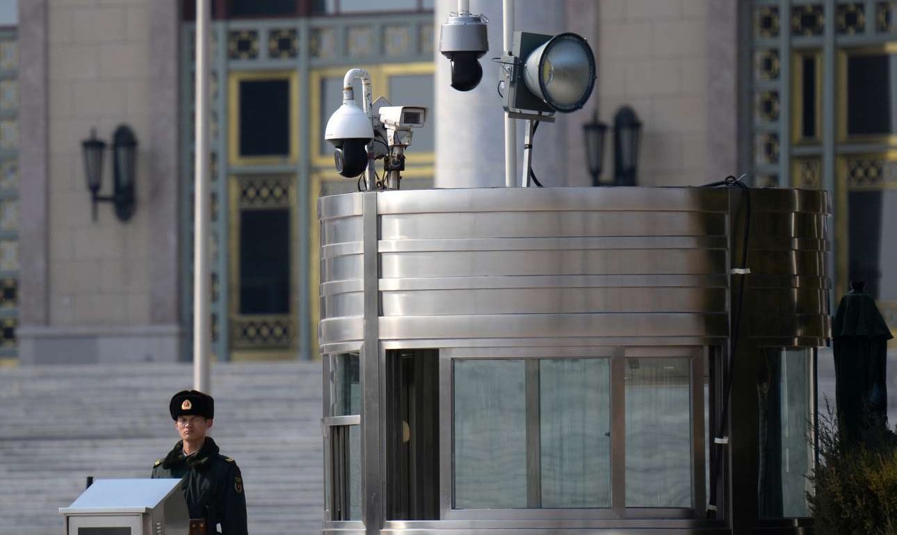 Δημοσιογράφοι, τα νέα θύματα του εμπορικού «πολέμου» ΗΠΑ – Κίνας