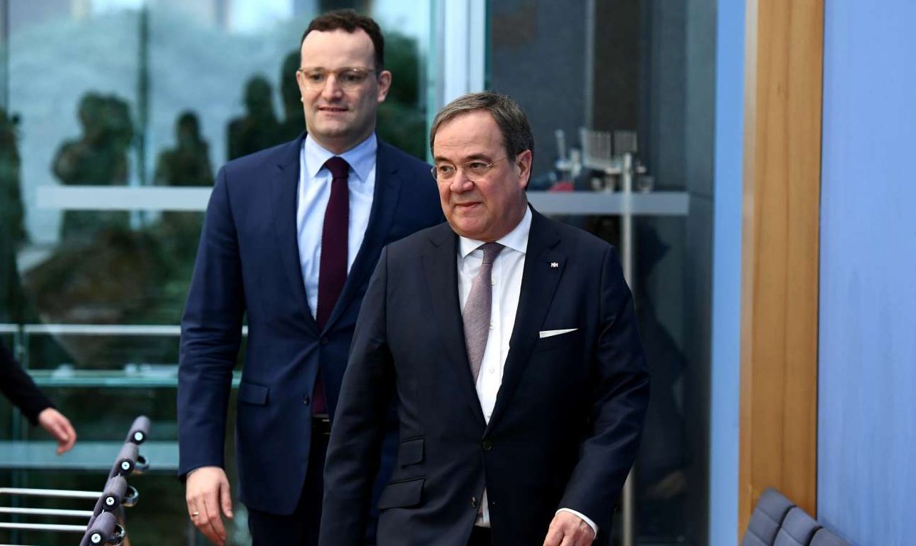 Ο Αρμιν Λάσετ «πρόλαβε» τον Φρίντριχ Μερτς – ορίστηκαν οι μονομάχοι για την αρχηγία του CDU