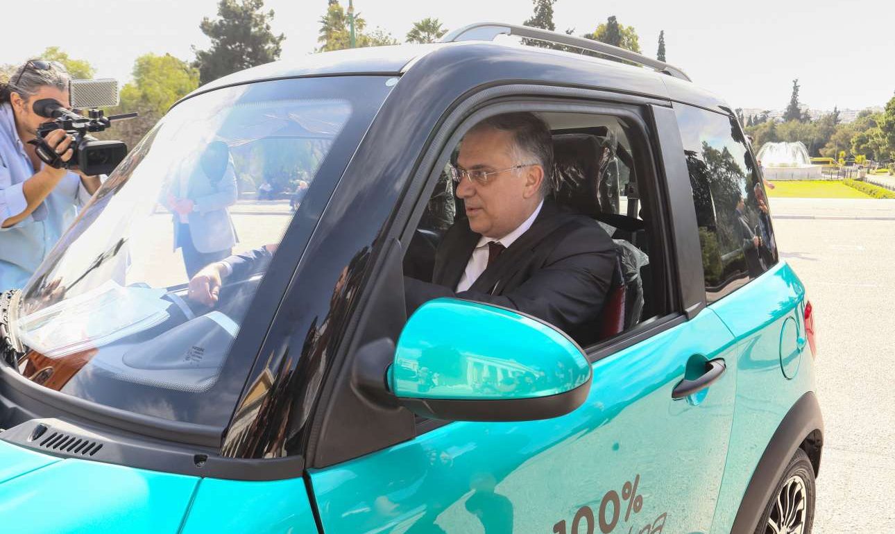 Θεοδωρικάκος: Οι δήμοι θα μπορούν να αγοράζουν ηλεκτρικά και υβριδικά οχήματα