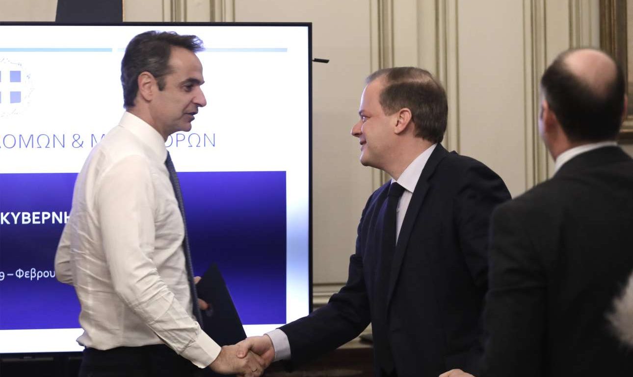 Υδατοδρόμια και ιδιωτικοποιήσεις στο «μενού» της συνάντησης Μητσοτάκη – Καραμανλή