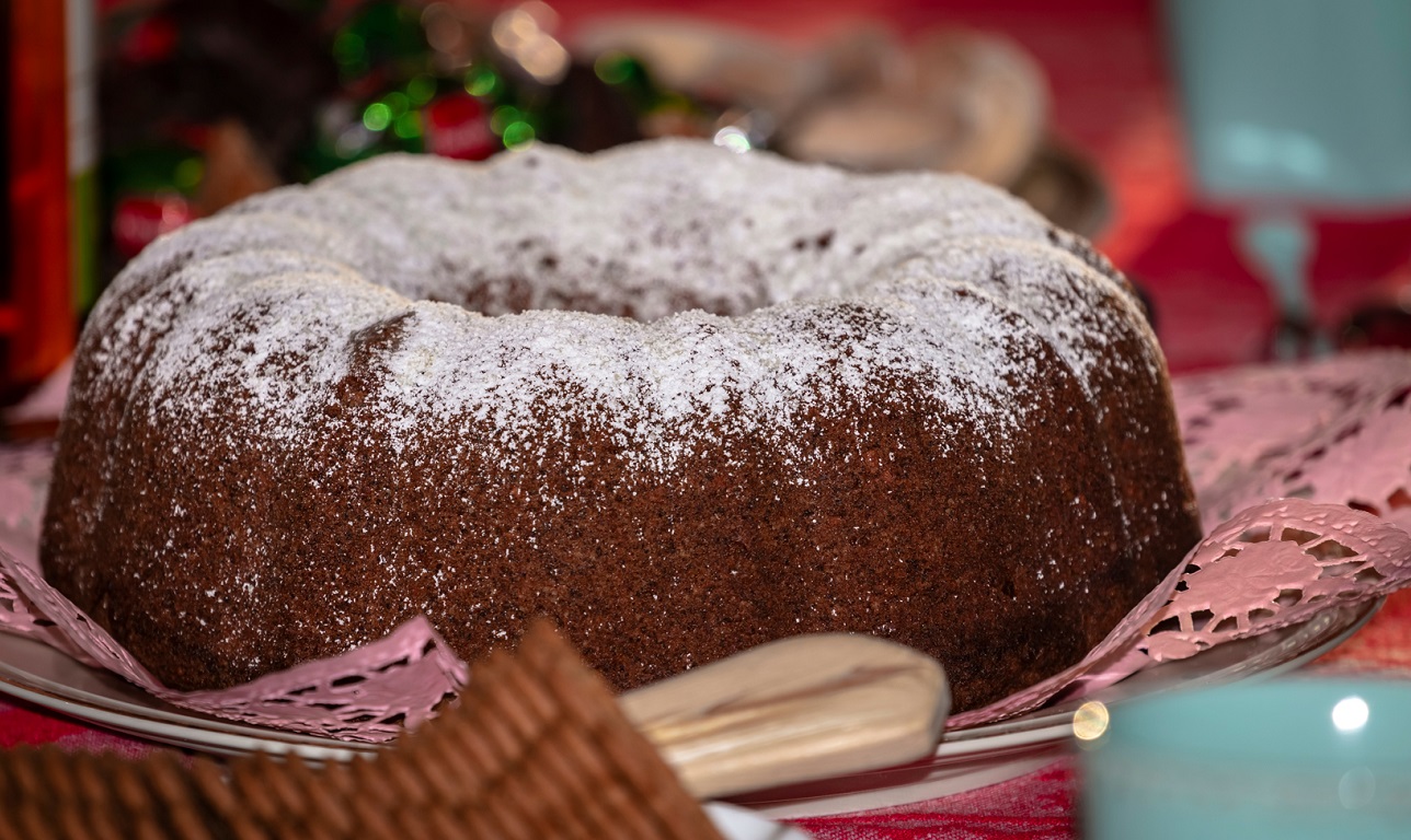 Κέικ με ασπράδια, χαρουπάλευρο και ταχίνι