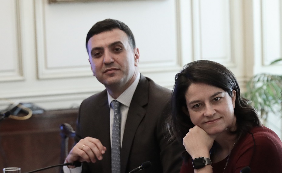 Στο υπουργείο Υγείας η Κεραμέως: Αναστέλλονται λόγω κορονοϊού όλες οι σχολικές εκδρομές