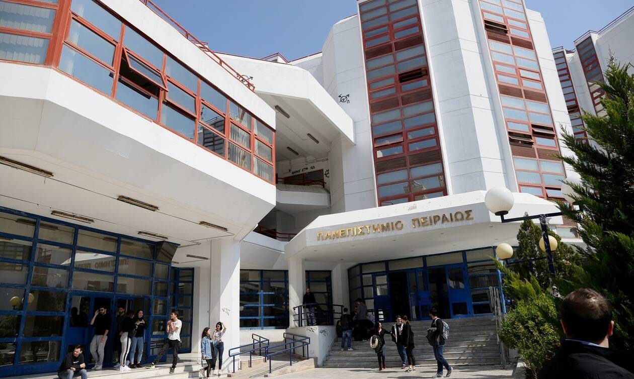 Γυαλιά-καρφιά στο Πανεπιστήμιο Πειραιώς – Εσπασαν γραφεία της ΔΑΠ