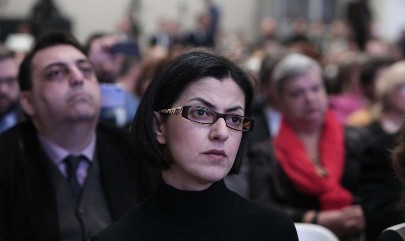 Τι απαντά η Αγαπηδάκη για το «επίδομα των €1.500» σε ασυνόδευτα προσφυγόπουλα