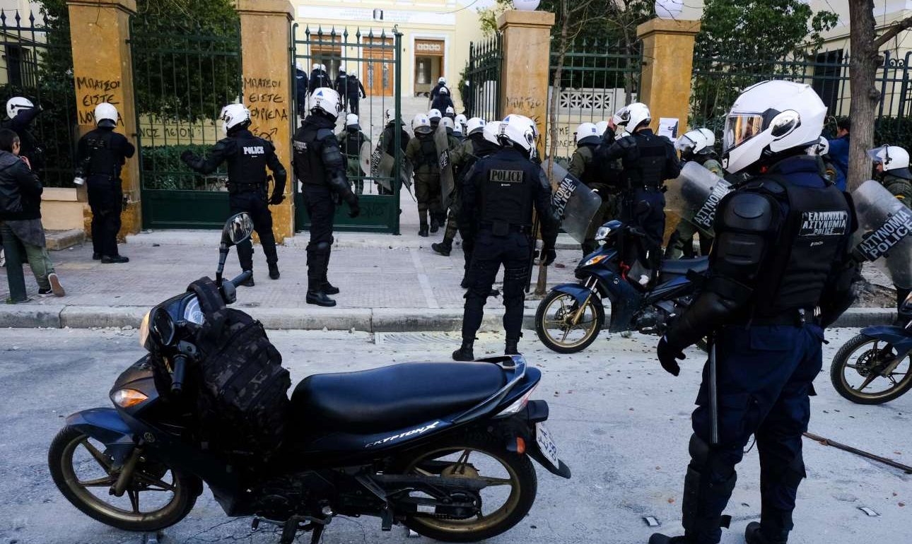 Το ιδεολογικό απόβαρο της αλήθειας